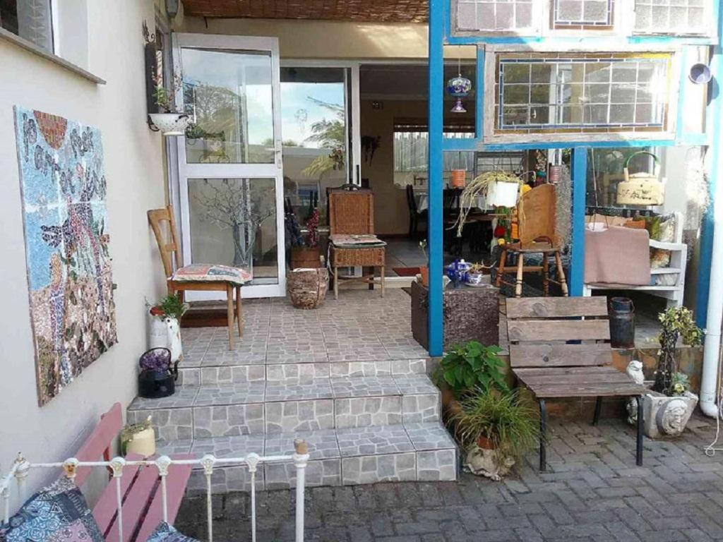 Parrot Peek Inn East London Exterior foto
